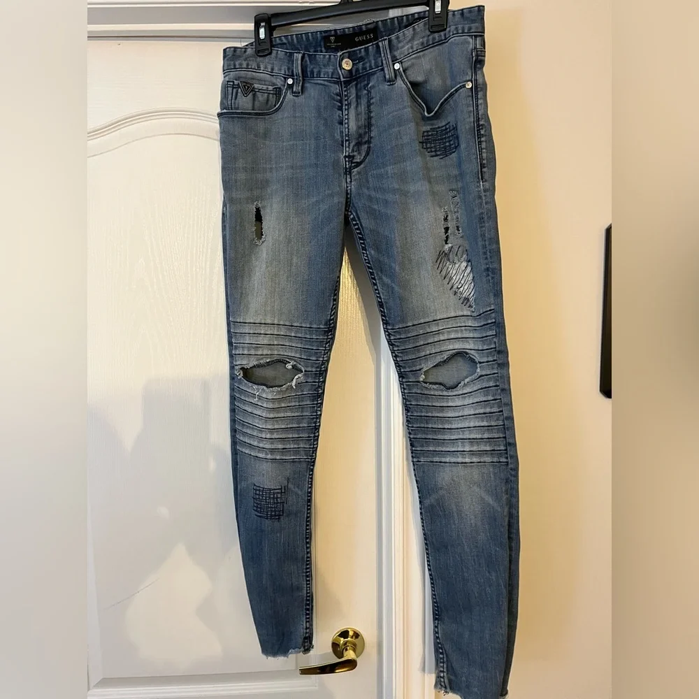 Guess - Picture 2 of 4